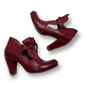 NWOT⚡️CHOCOLATE Brand, Cranberry colour Pumps. Made in Portugal 🇵🇹